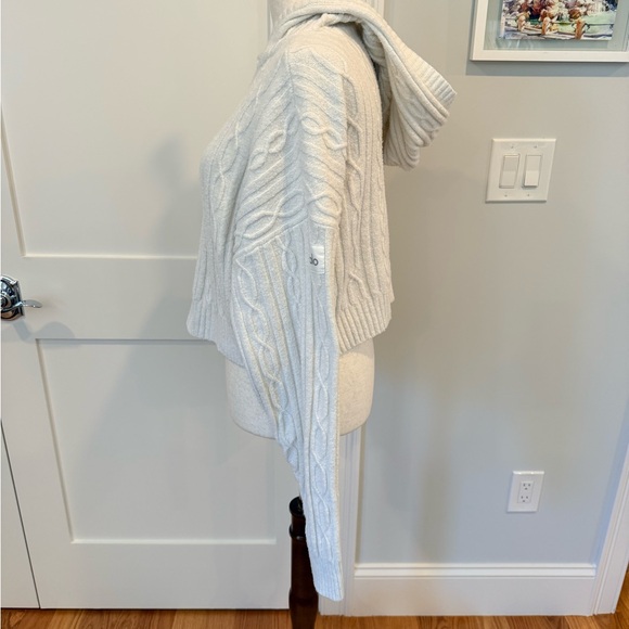 ALO Yoga White Cable Knit Cropped Sweater - Picture 7 of 11